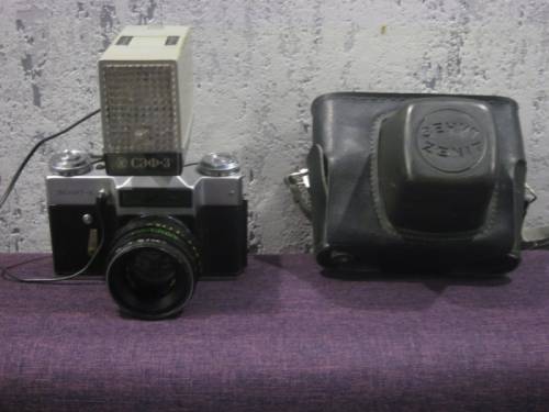 продам фотоаппарат zenit и фотовспышку
