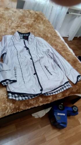 Продам ветровку, ни разу не одевала