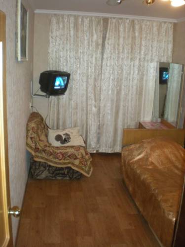сдам комнату  11м кв в 3 комнатной квартире для девушки