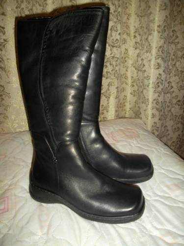 продам новые зимние сапоги.